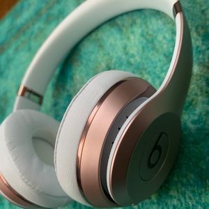 Beats by Dr.Dre Solo 3 in Rose Gold
